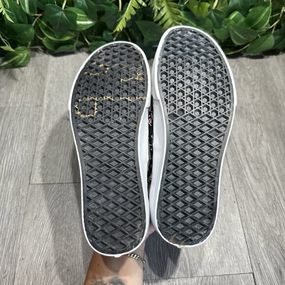 VANS Authentic Womens Hello Kitty Bike Black Red Sneakers Size 7 - Picture 7 of 11